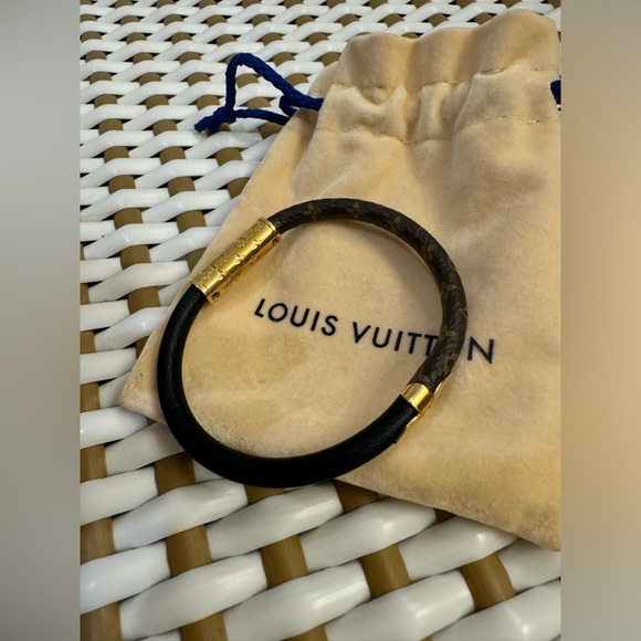 Louis Vuitton Daily Confidential Bracelet - Picture 3 of 10